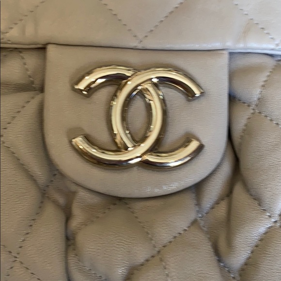 ‼️SOLD‼️💯% Authentic Chanel chain around bag - Picture 2 of 11